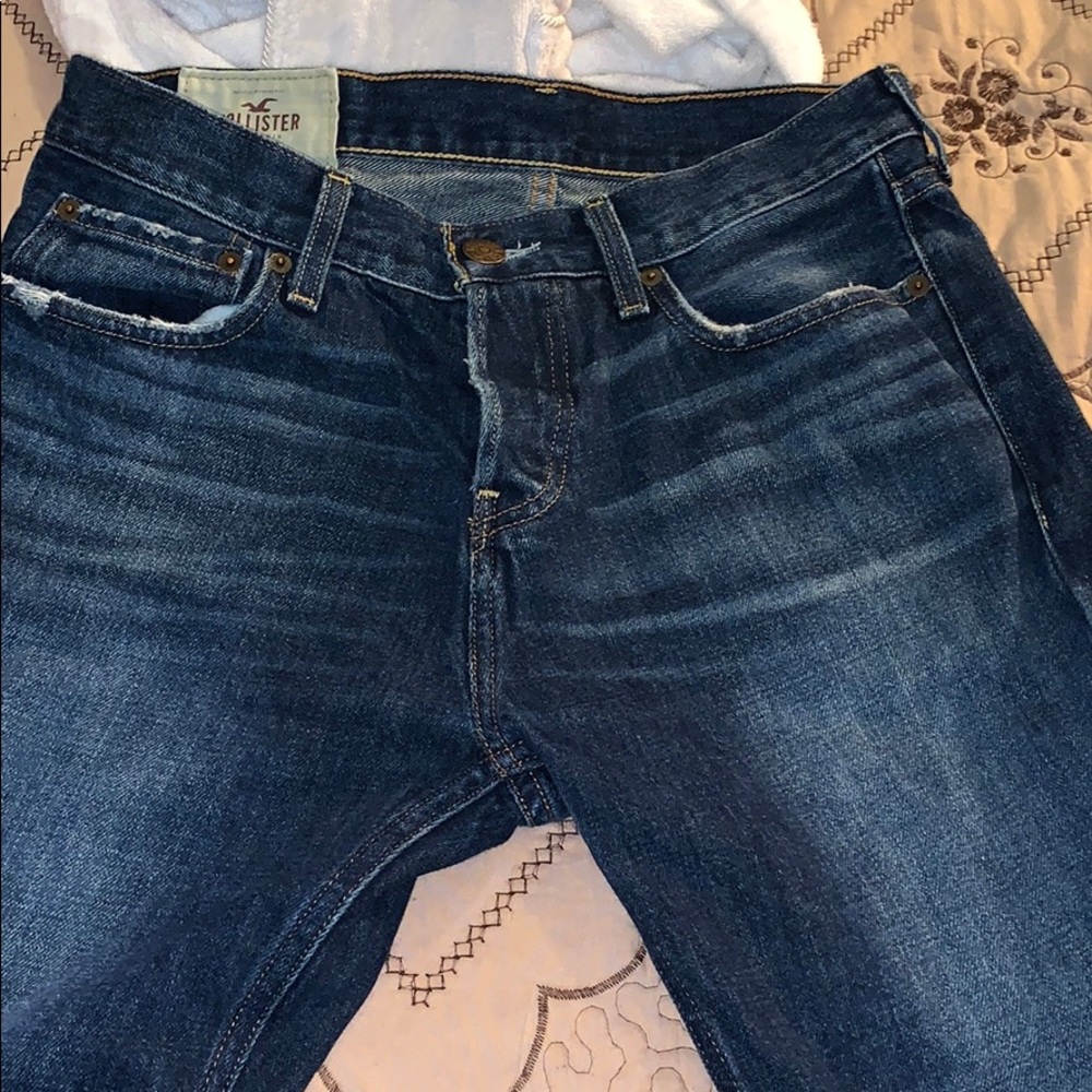 I am selling some Hollister jeans BRAND NEW
